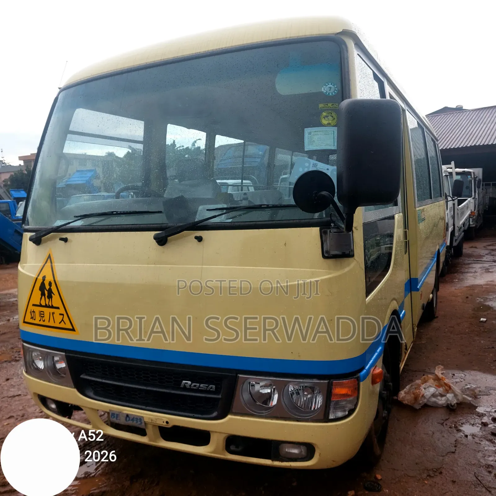 Mitsubishi Fuso Rosa 2017 Yellow