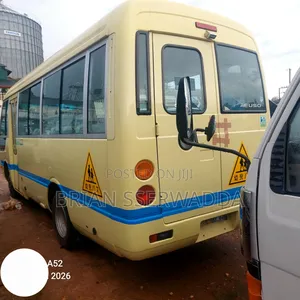 Mitsubishi Fuso Rosa 2017 Yellow