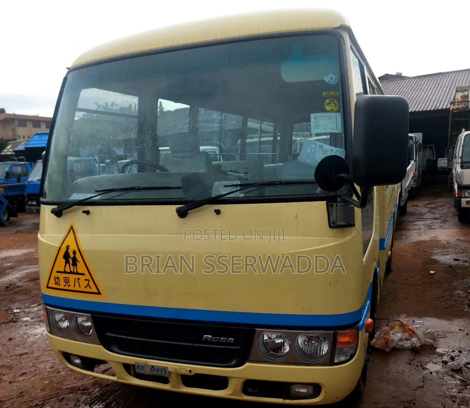 Mitsubishi Fuso Rosa 2017 Yellow