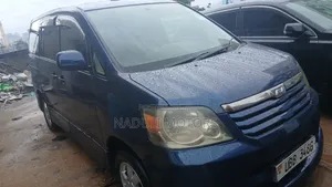 Toyota Noah 2004 Blue