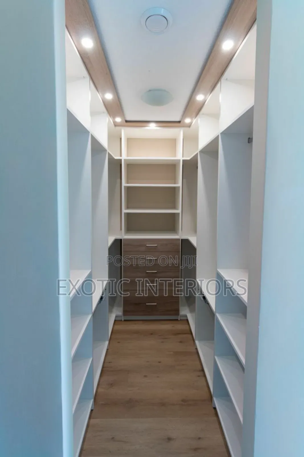 Wardrob/Walking Closet Call