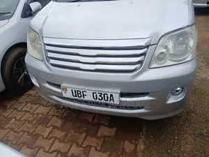 Toyota Noah 2005 Silver