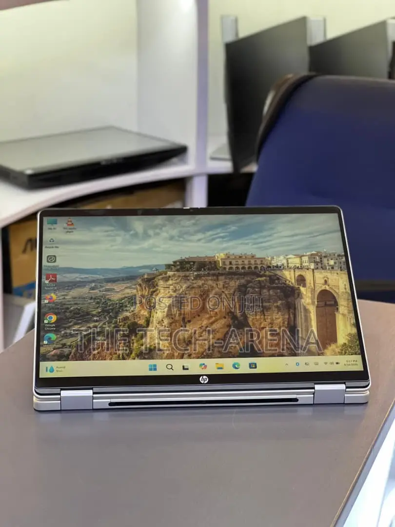 New Laptop HP OmniBook 5 Flip 8GB Intel Core i5 SSD 512GB