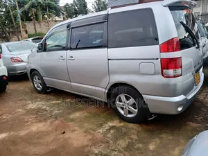 Toyota Noah 2005 Silver