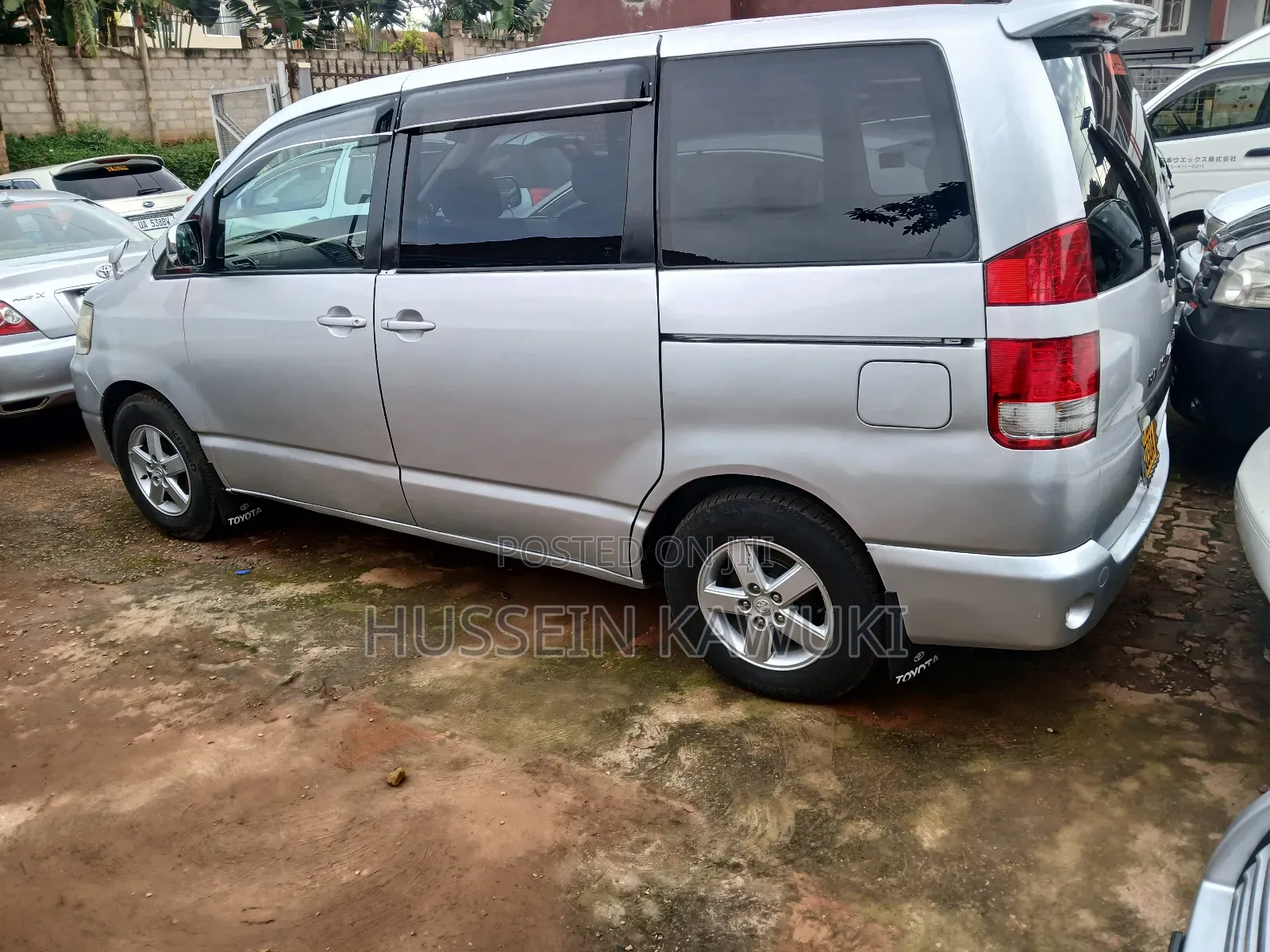 Toyota Noah 2005 Silver