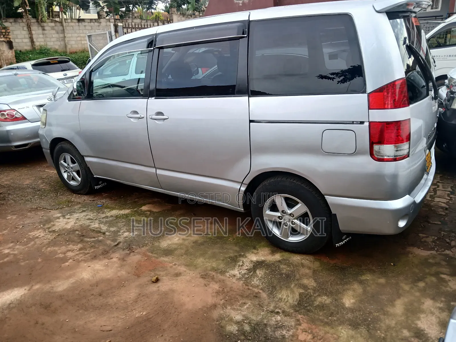 Toyota Noah 2005 Silver