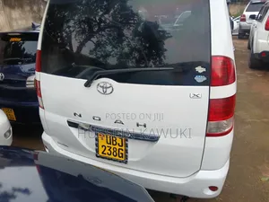 Toyota Noah 2006 White