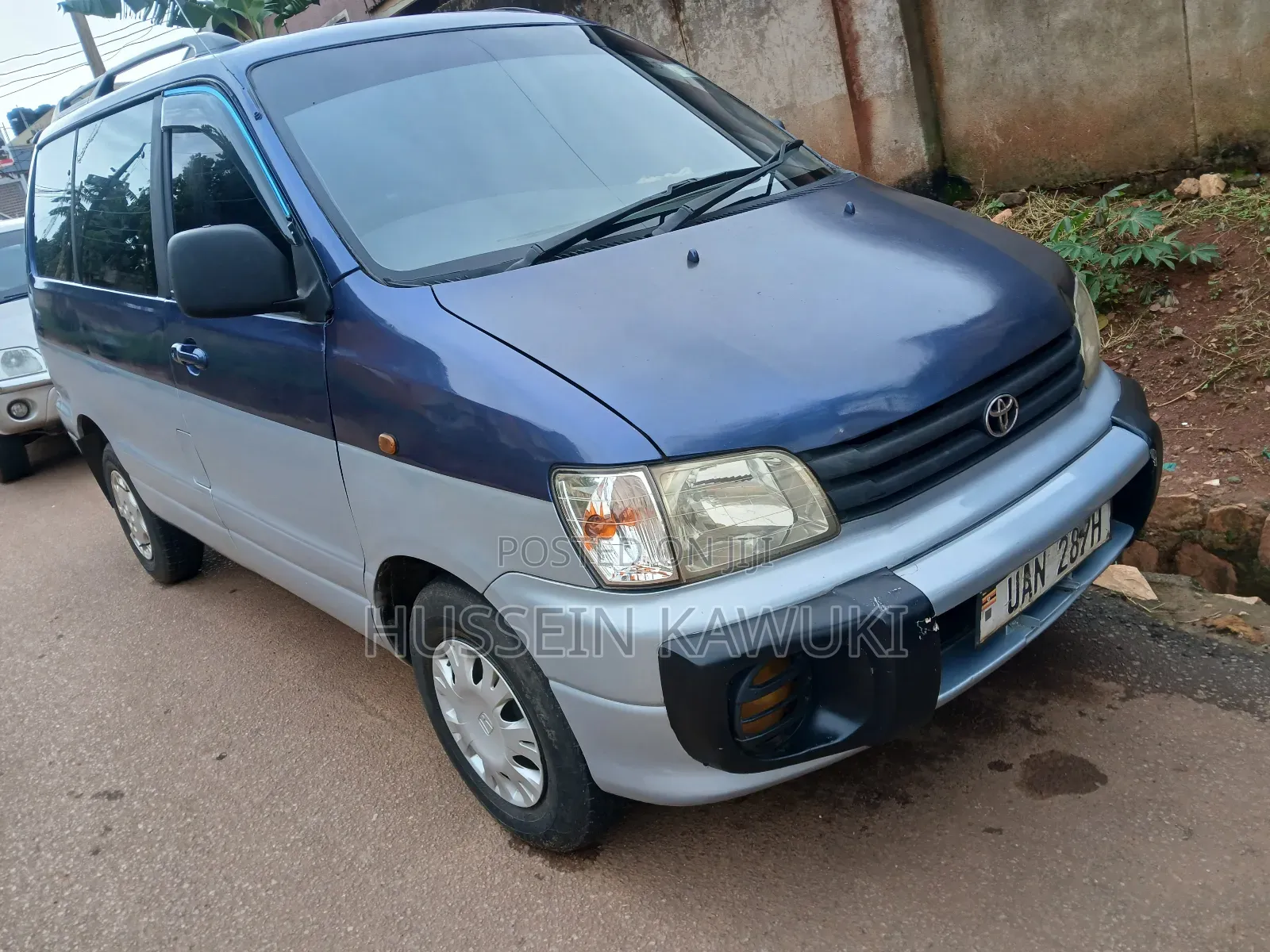 Toyota Noah 2004 Blue