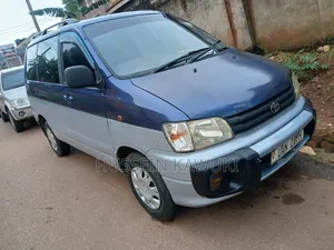 Toyota Noah 2004 Blue