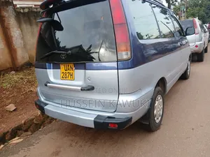 Toyota Noah 2004 Blue