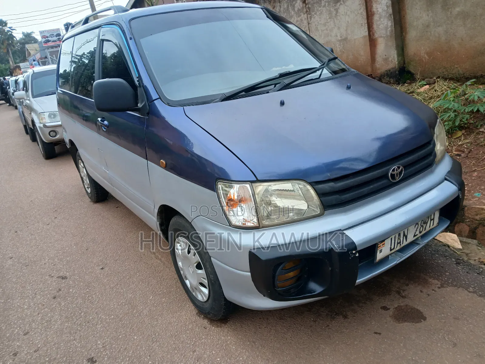 Toyota Noah 2004 Blue