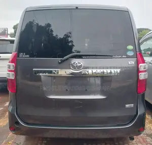 Toyota Noah 2012 Gray