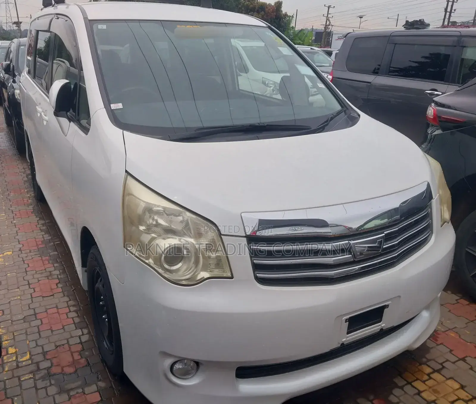 Toyota Noah 2012 White