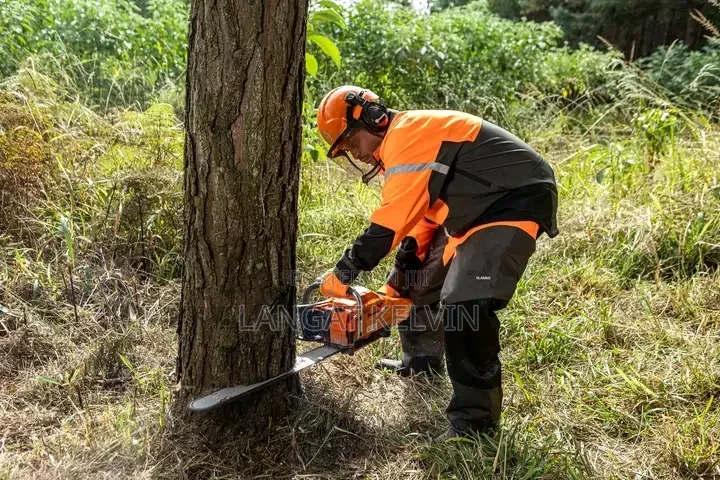 The Husqvarna 372xp Chainsaw