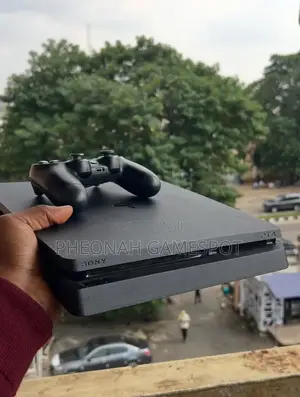 Serious Gaming: Ps4 Slim, 2 Pads, 13 Games. Start Now