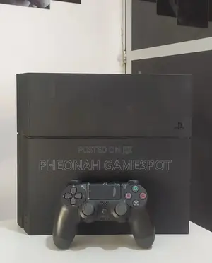 Playstation 4 Standard. Ps4. Comes With 1 Controller. Only 1 Pad.