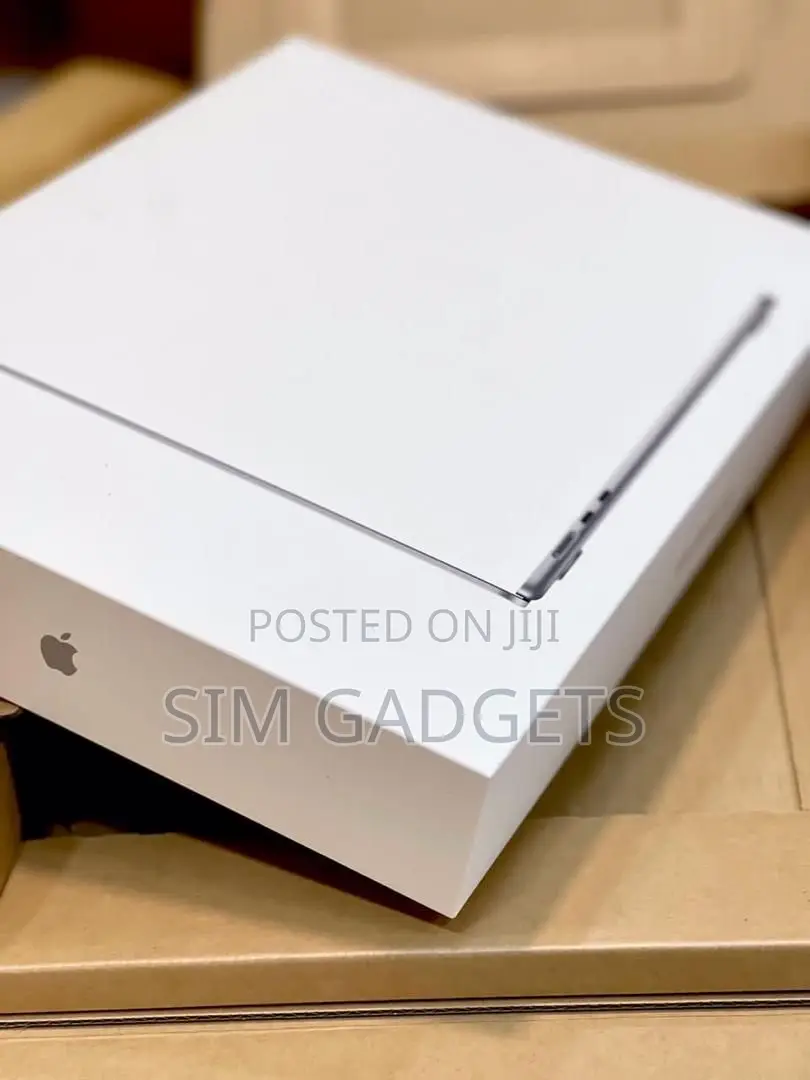 New Apple MacBook Air 2025 M4 13-inch 16GB Apple M4 Pro SSD 256GB