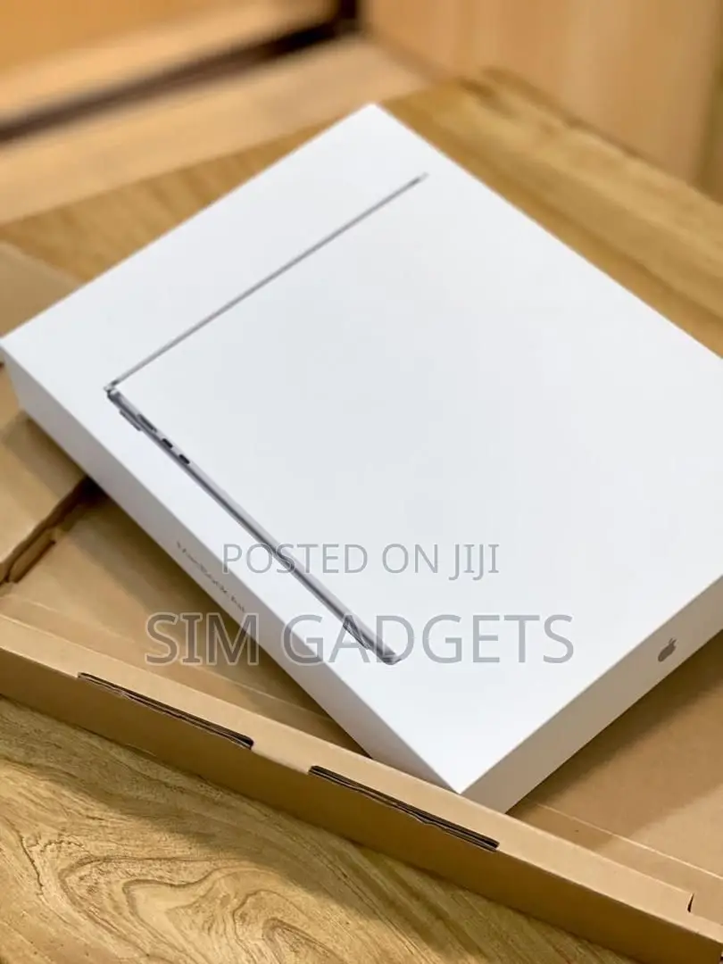 New Apple MacBook Air 2025 M4 13-inch 16GB Apple M4 Pro SSD 256GB