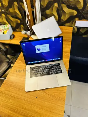 Laptop Apple MacBook Pro 2017 16GB Intel Core i7 SSD 512GB