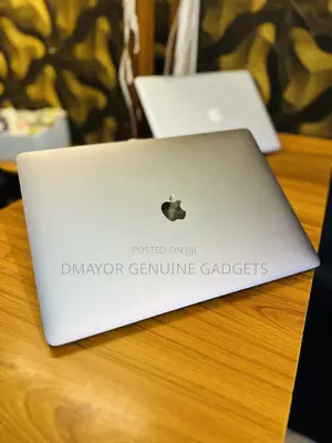 Laptop Apple MacBook Pro 2017 16GB Intel Core i7 SSD 512GB