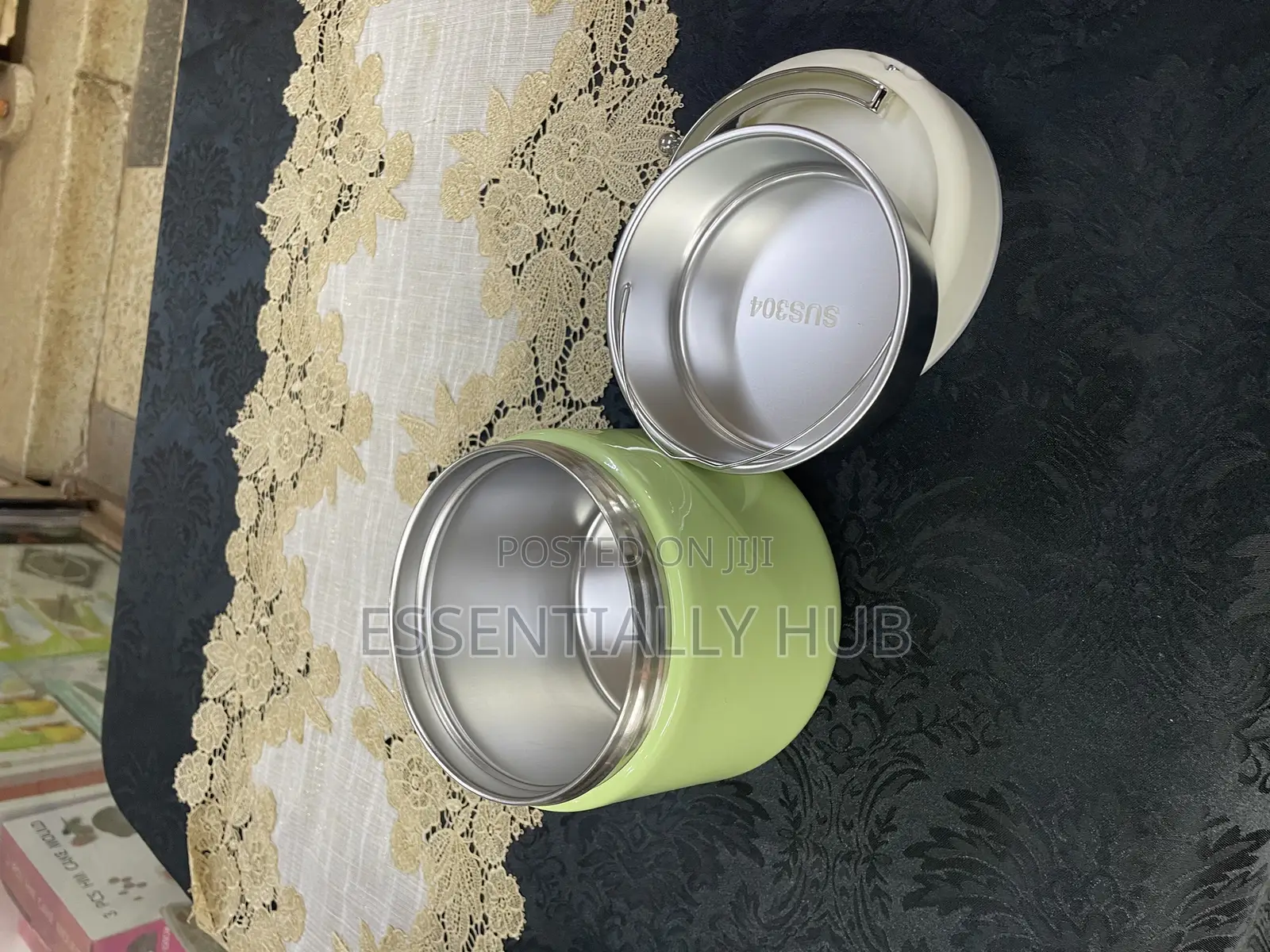 Classic Portable Lunch Box With 2 Containers