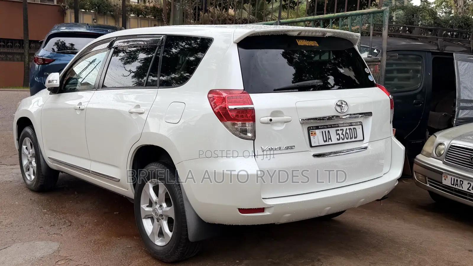 Toyota Vanguard 2011 Off white