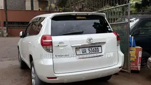 Toyota Vanguard 2011 Off white