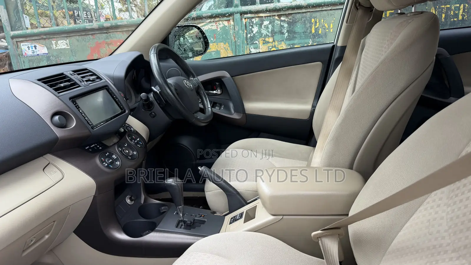 Toyota Vanguard 2011 Off white