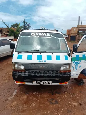 Toyota HiAce 1999 White