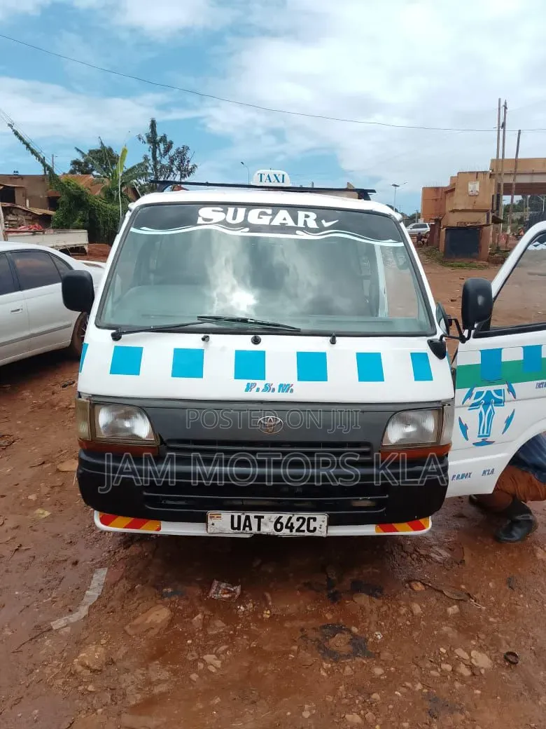 Toyota HiAce 1999 White
