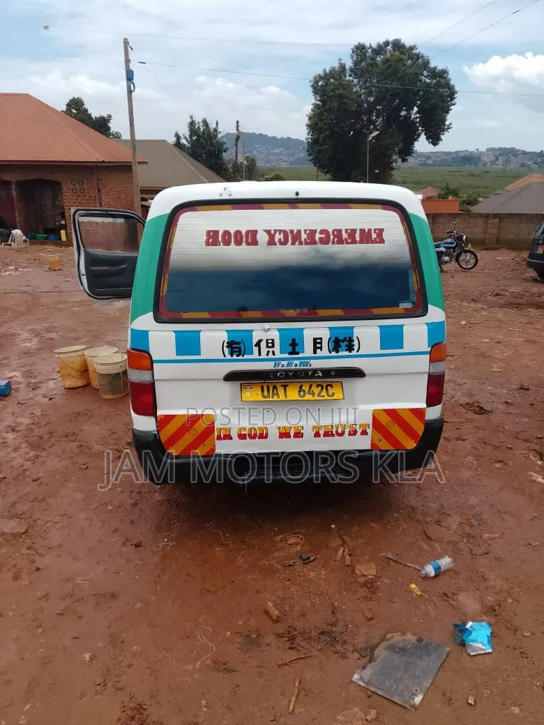 Toyota HiAce 1999 White