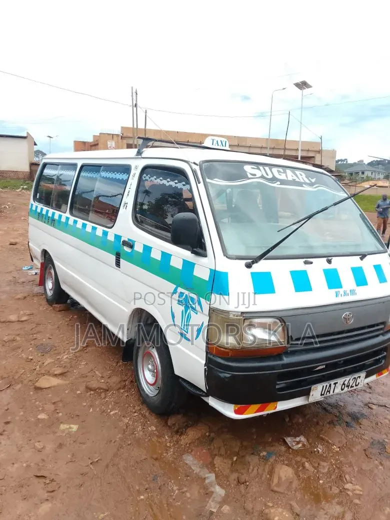 Toyota HiAce 1999 White