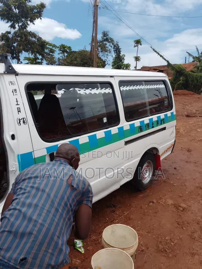 Toyota HiAce 1999 White