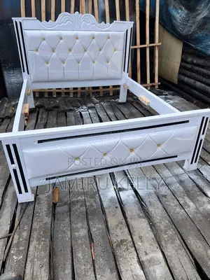 Contrast Crown Bed