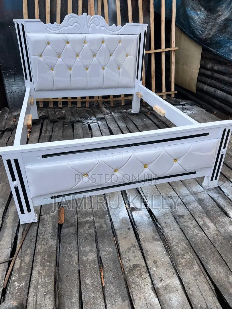 Contrast Crown Bed