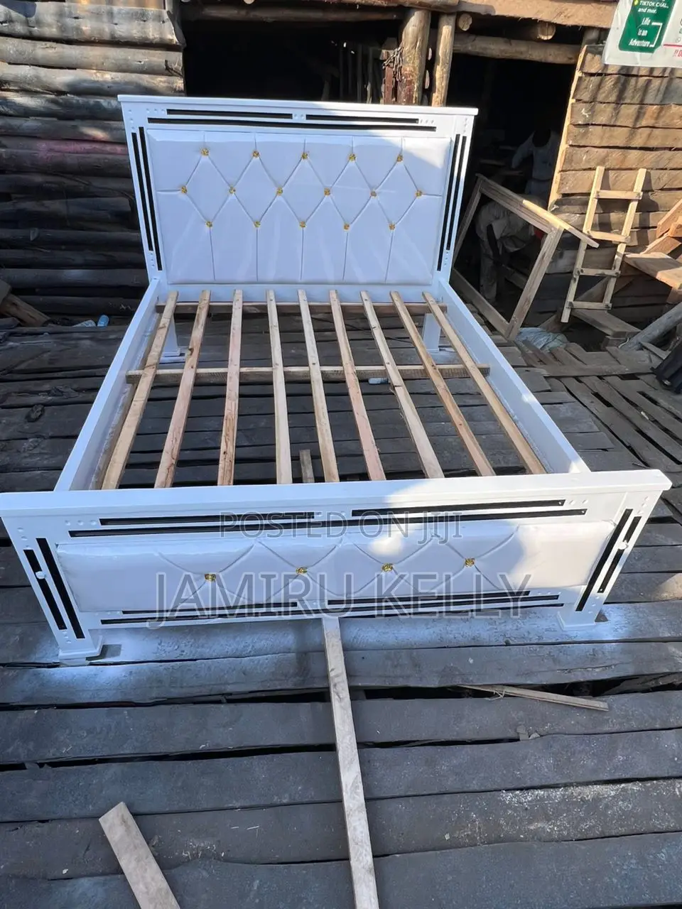 Dual Tone Button Bed