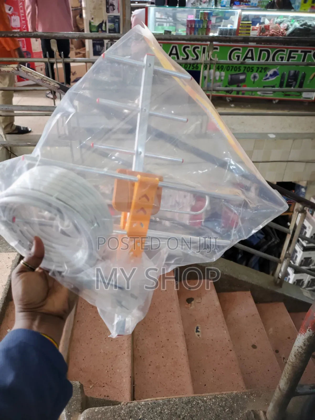 Free to Air 32" Frameless
