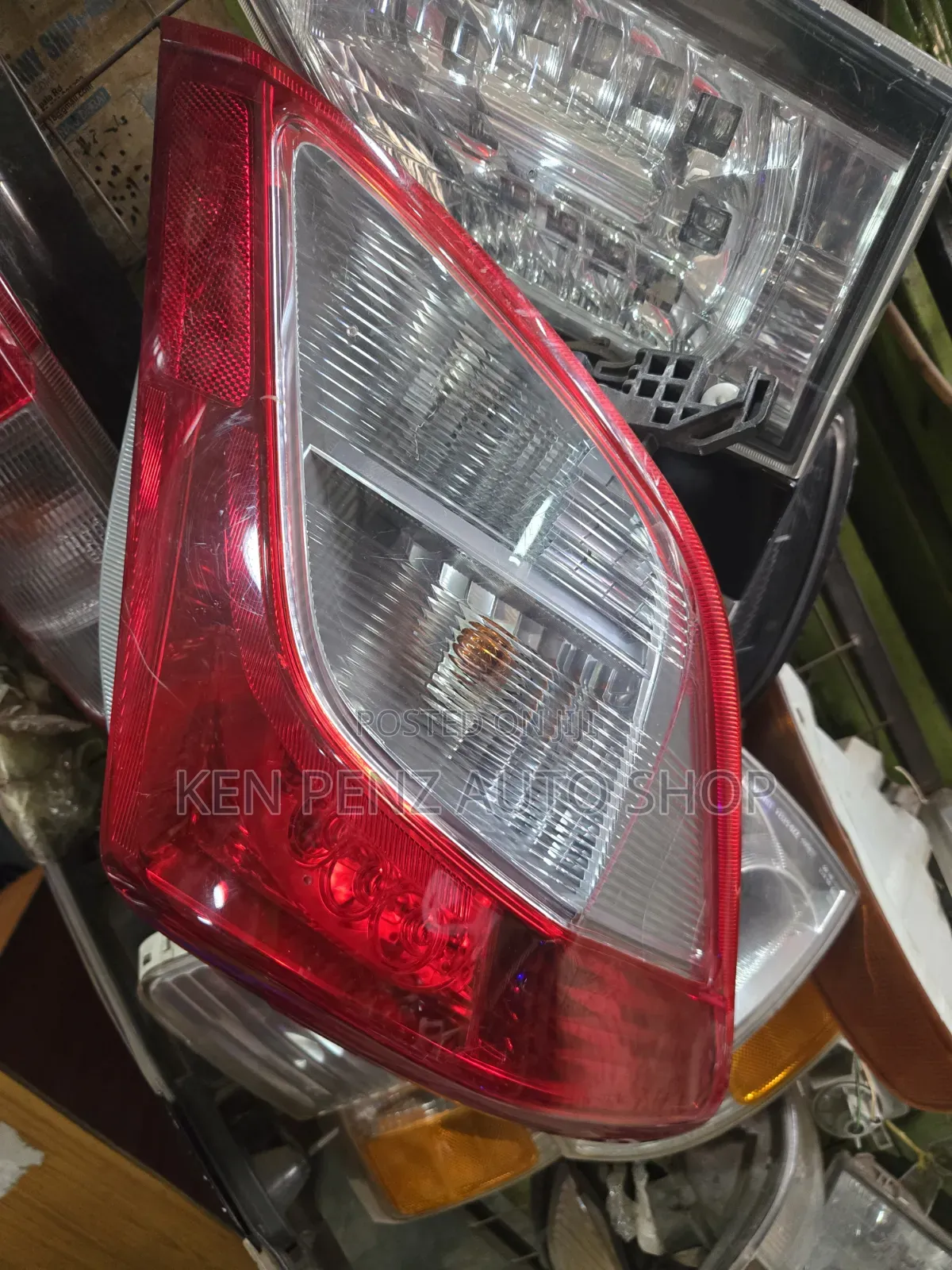 Toyota Vitz / Yaris 2010 - 2014 Taillamp