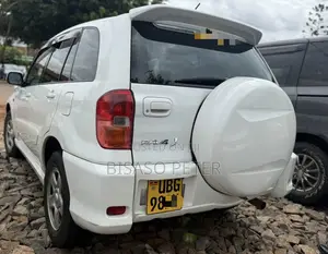 Toyota RAV4 Automatic 2002 White