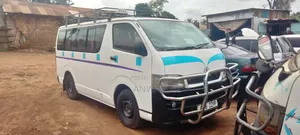 Toyota HiAce 2009 White