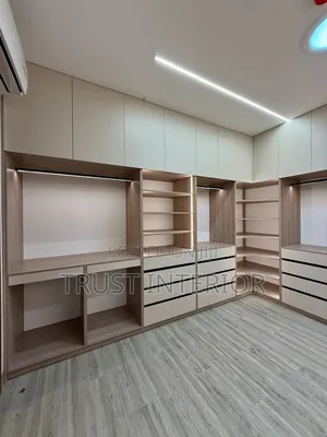 Closet Engineers 8043