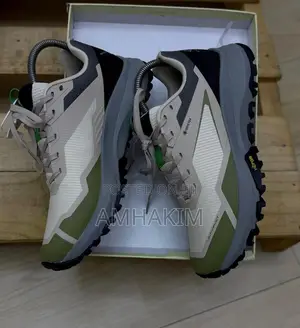 Classic Men Hiking Columbia X Gore-Tex Water Proof Sneakers in Stock