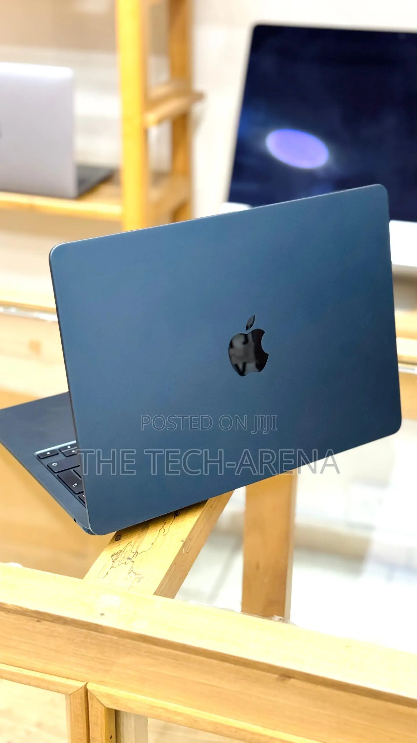 New Laptop Apple MacBook Air 2022 M2 8GB Apple M2 SSD 256GB