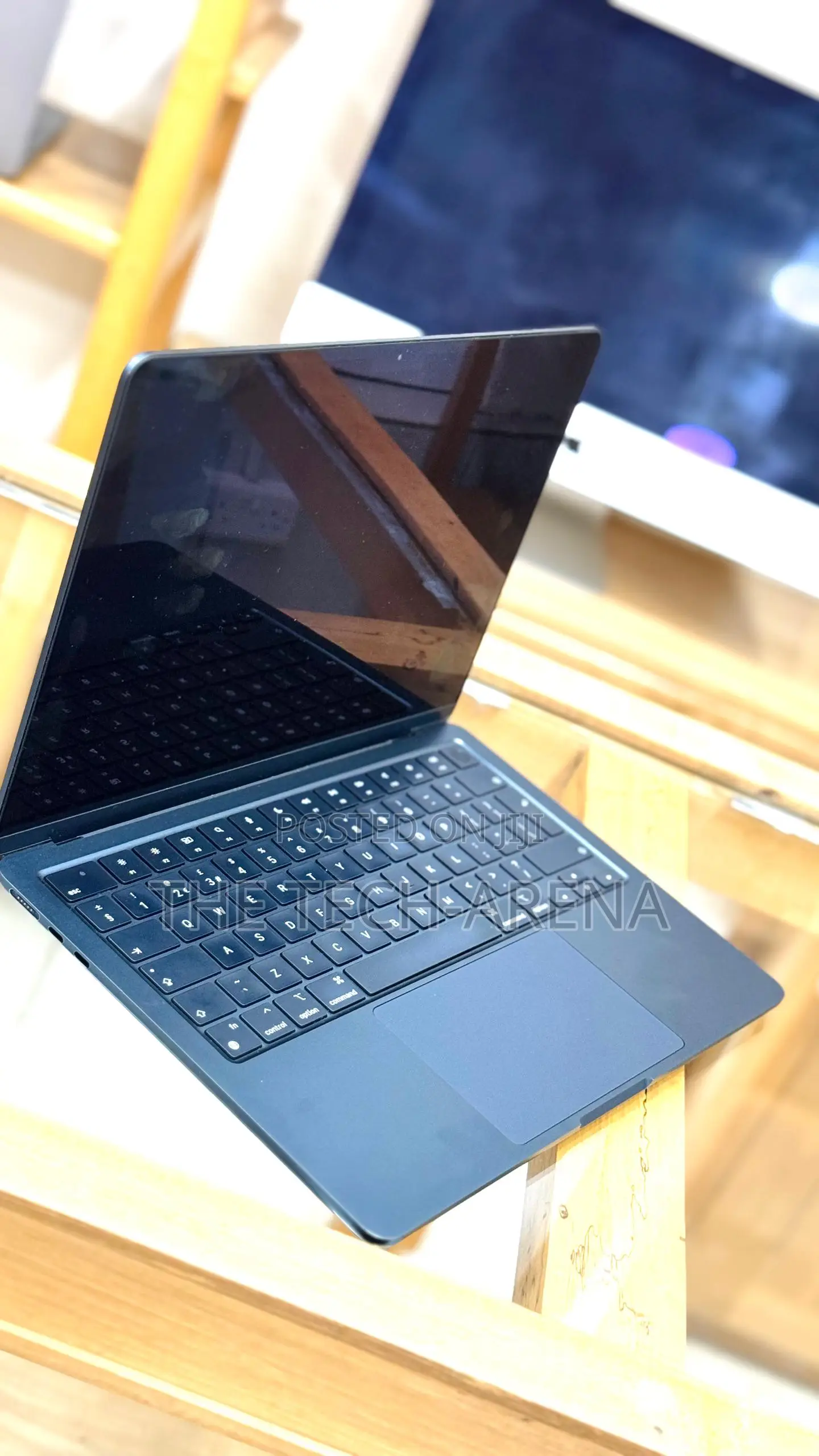 New Laptop Apple MacBook Air 2022 M2 8GB Apple M2 SSD 256GB