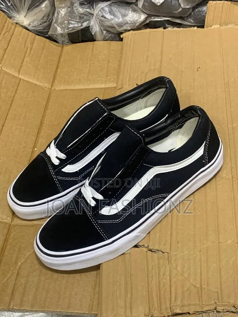 Couple Converse Low Top Sneakers _Black