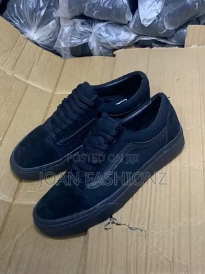 Couple Converse Low Top Sneakers _Black