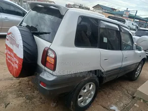 Toyota RAV4 1999 Silver