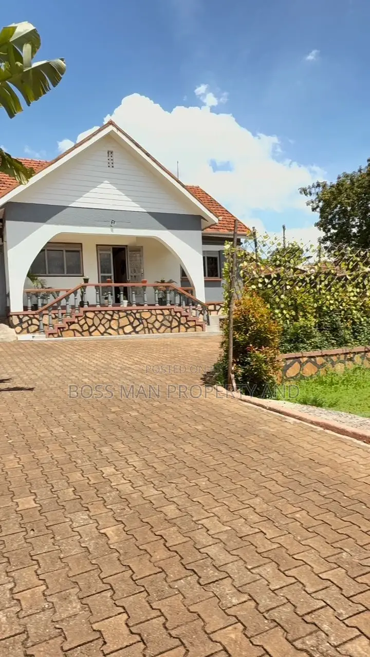 4bdrm House in Ntinde Residential, Nakawa for sale