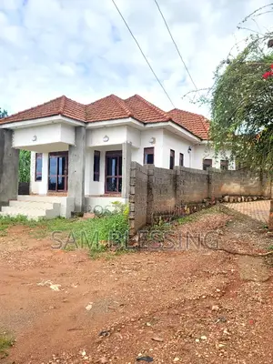 3bdrm House in Kitende, Ssabagabo-Makindye for sale