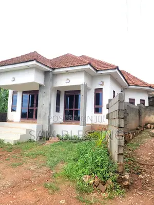 3bdrm House in Kitende, Ssabagabo-Makindye for sale